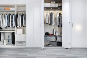 Challenge 2025 Week 18: Bedroom – Organize Your Wardrobe Like a Pro